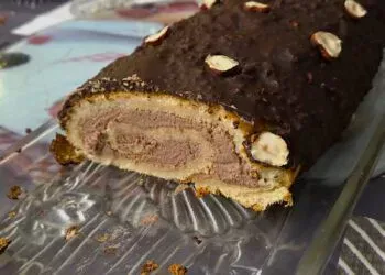 Bûche génoise et glaçage rocher